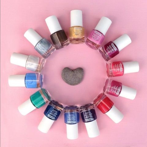 Esmaltes y Pegatinas para Uñas