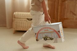 CAJA DE JUEGO CON PISTA CARRERAS FSC LIT