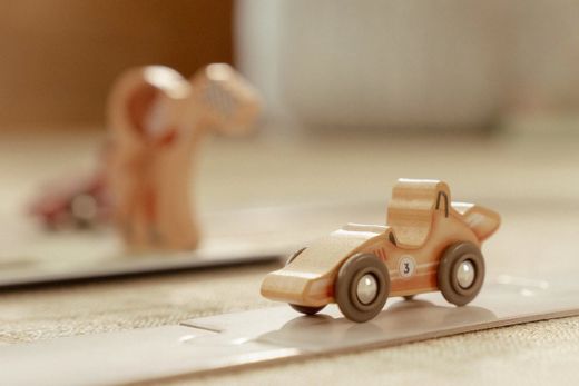 CAJA DE JUEGO CON PISTA CARRERAS FSC LIT