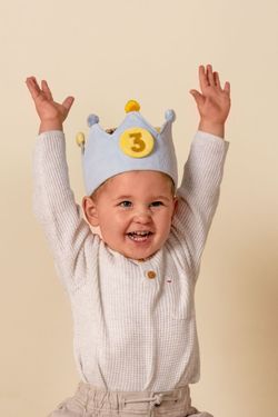 Corona de cumpleaños azul