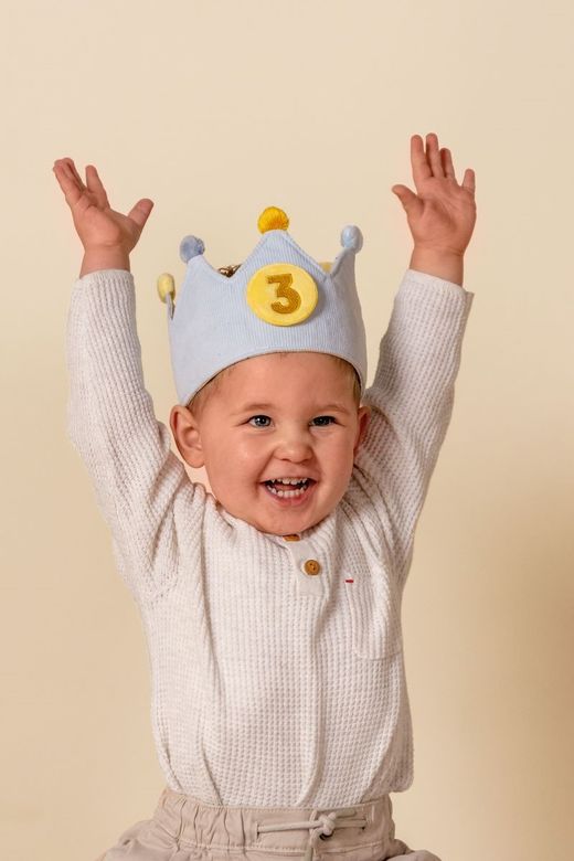 Corona de cumpleaños azul