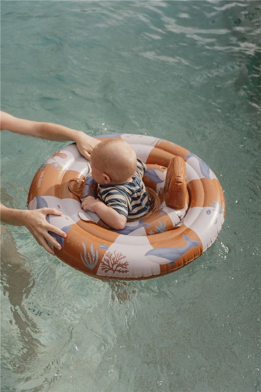 Flotador bebe oceano