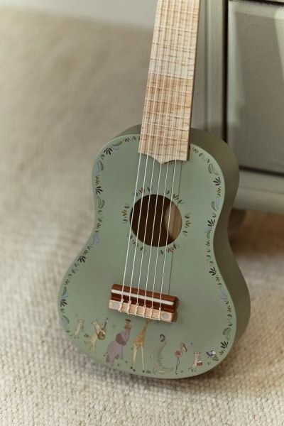 Guitarra de madera verde safari