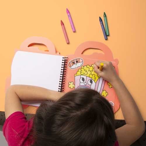 Libro para colorear con pegatinas yummy