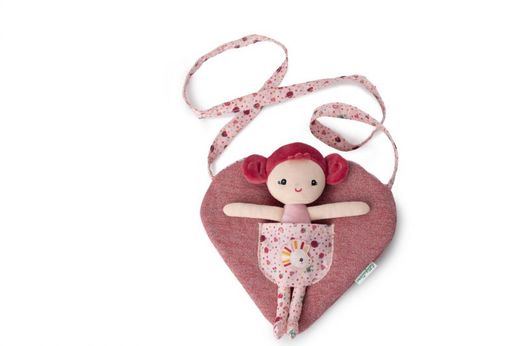 Muñeca Aline con Bolso en Forma de Corazón