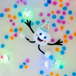 Set de personaje party + 2 cubos multicolor