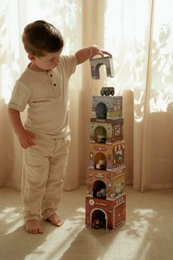 Torre encajable ciudad con coches